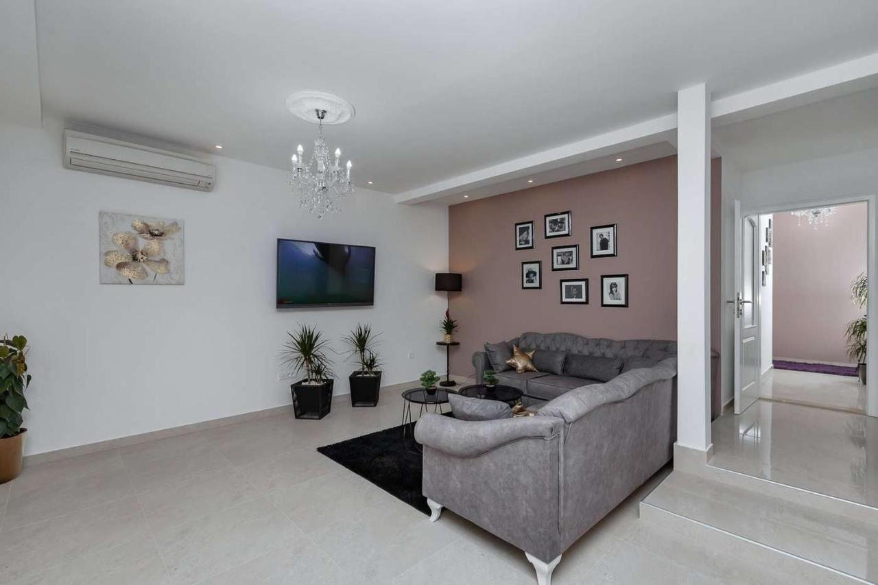Luxurious Apartment Nino Makarska Exterior photo